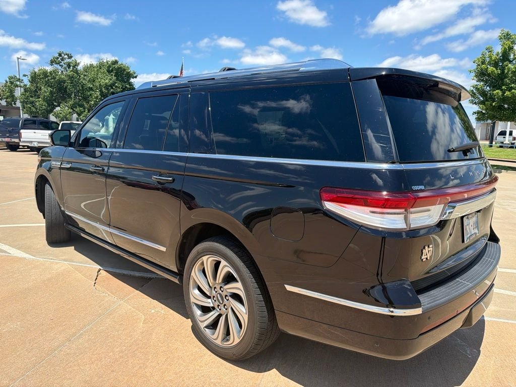 Used 2022 Black Lincoln Reserve image 2