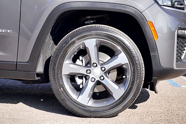 New 2026 Baltic Gray Metallic Clear-Coat Exterior Paint Jeep Limited image 8