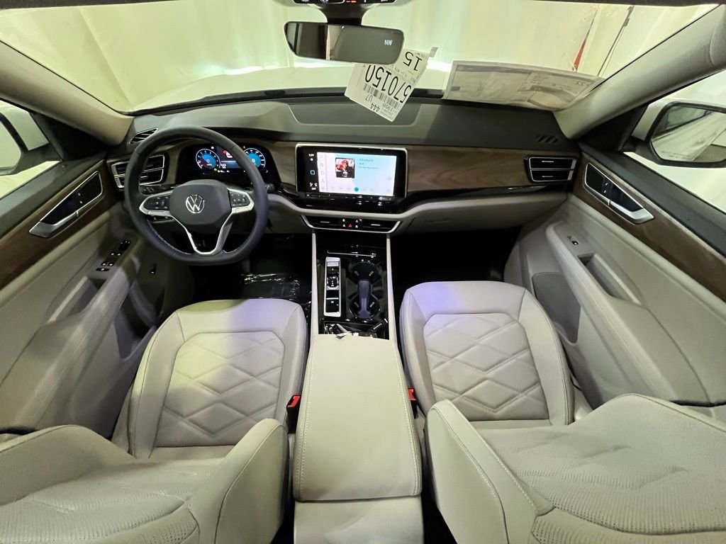 New 2026 White/off-white Volkswagen 2.0T SE w/Technology image 13