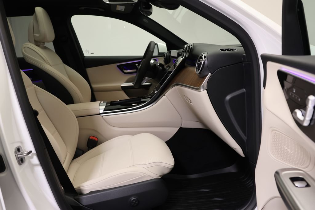 Used 2027 Polar White Mercedes-Benz GLC 300 image 47
