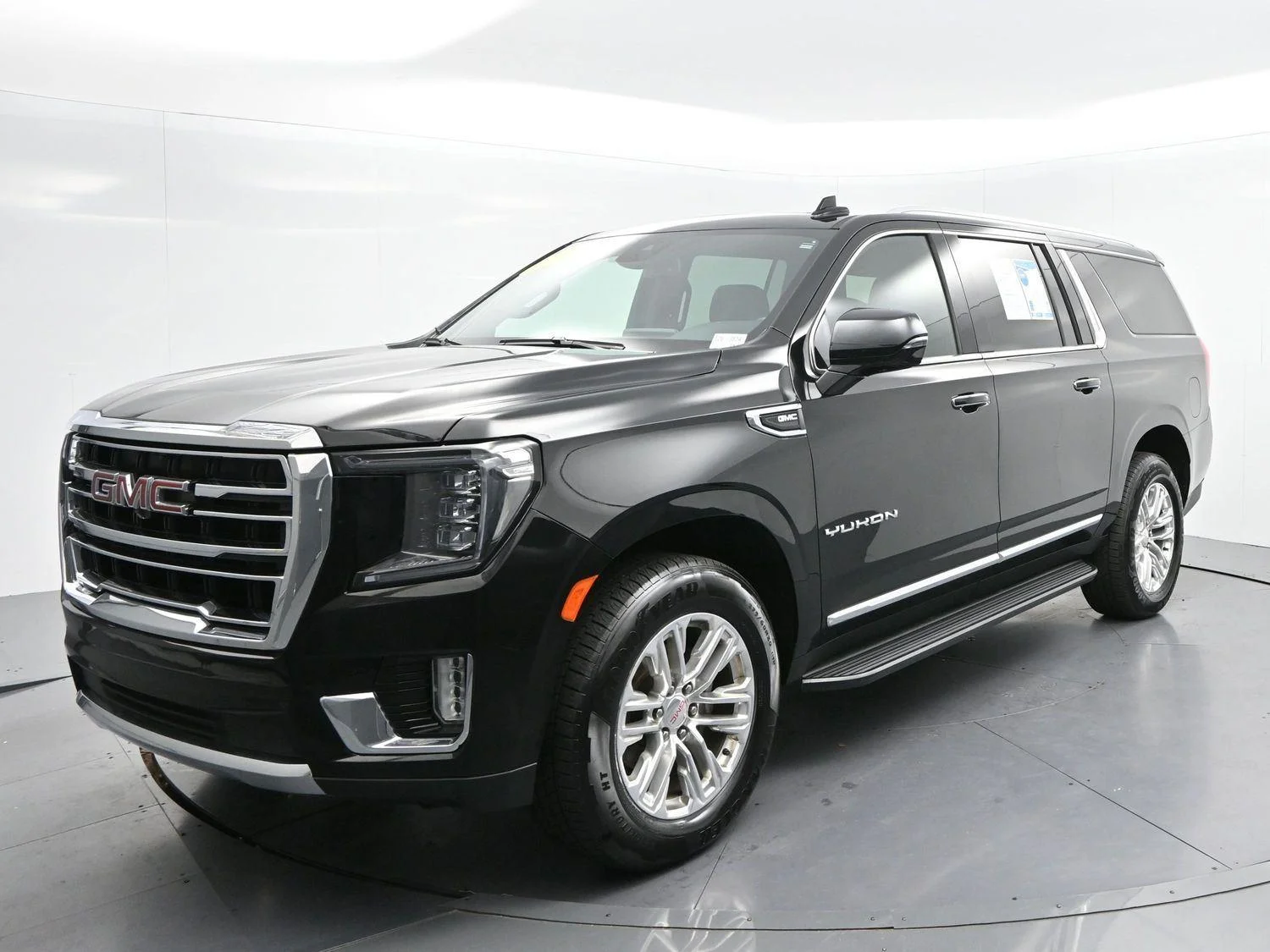 Used 2023 Onyx Black GMC SLT image 3