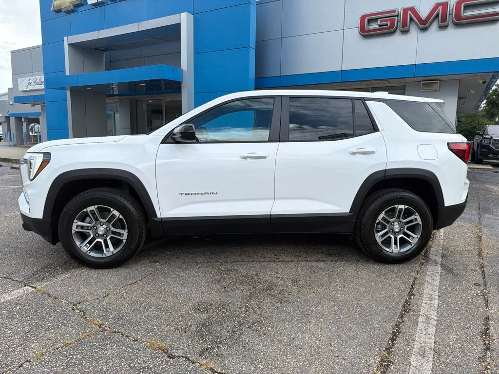 New 2027 Summit White GMC Elevation image 2