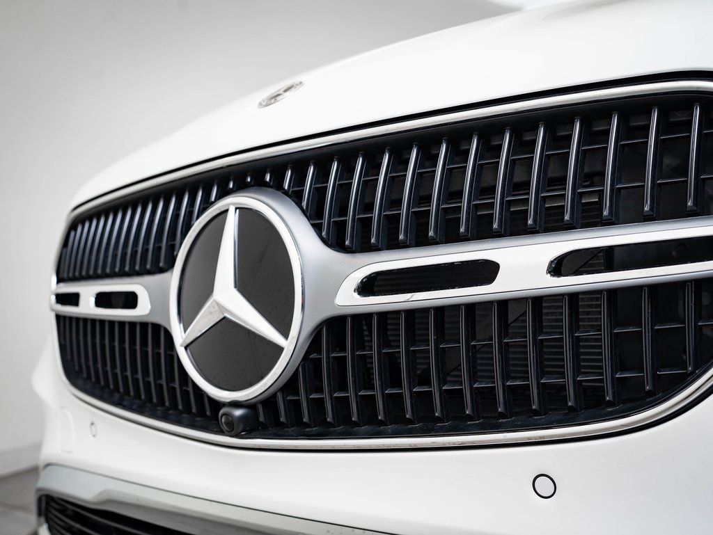Used 2025 Polar White Mercedes-Benz GLC 300 image 3