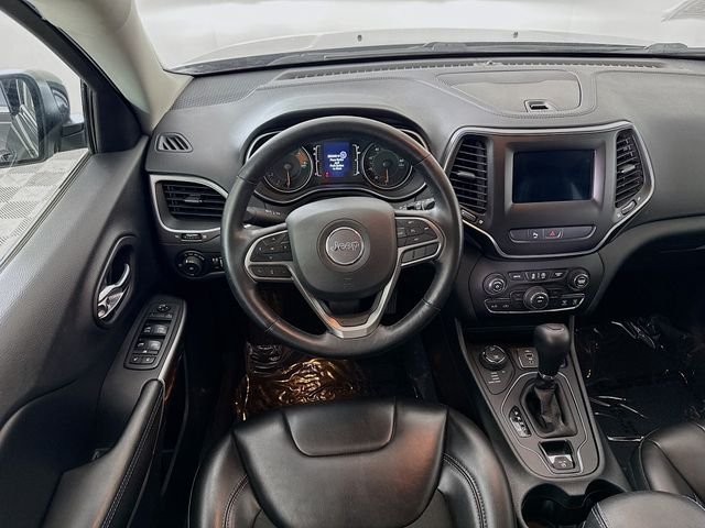 Used 2019 Black Jeep Latitude Plus image 20