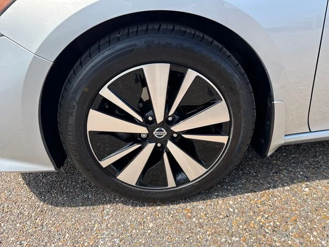Used 2022 Silver Nissan 2.5 SL image 27