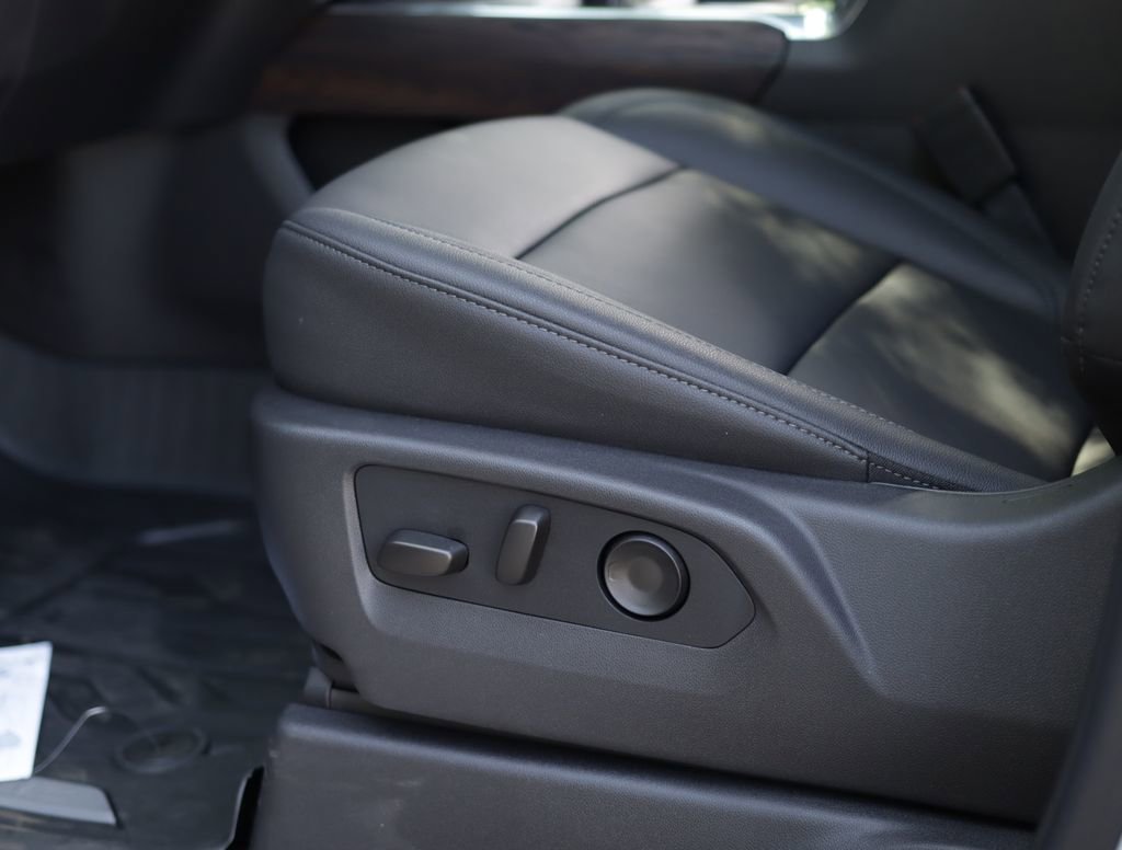 New 2026 Glacier White Tricoat GMC SLT image 21