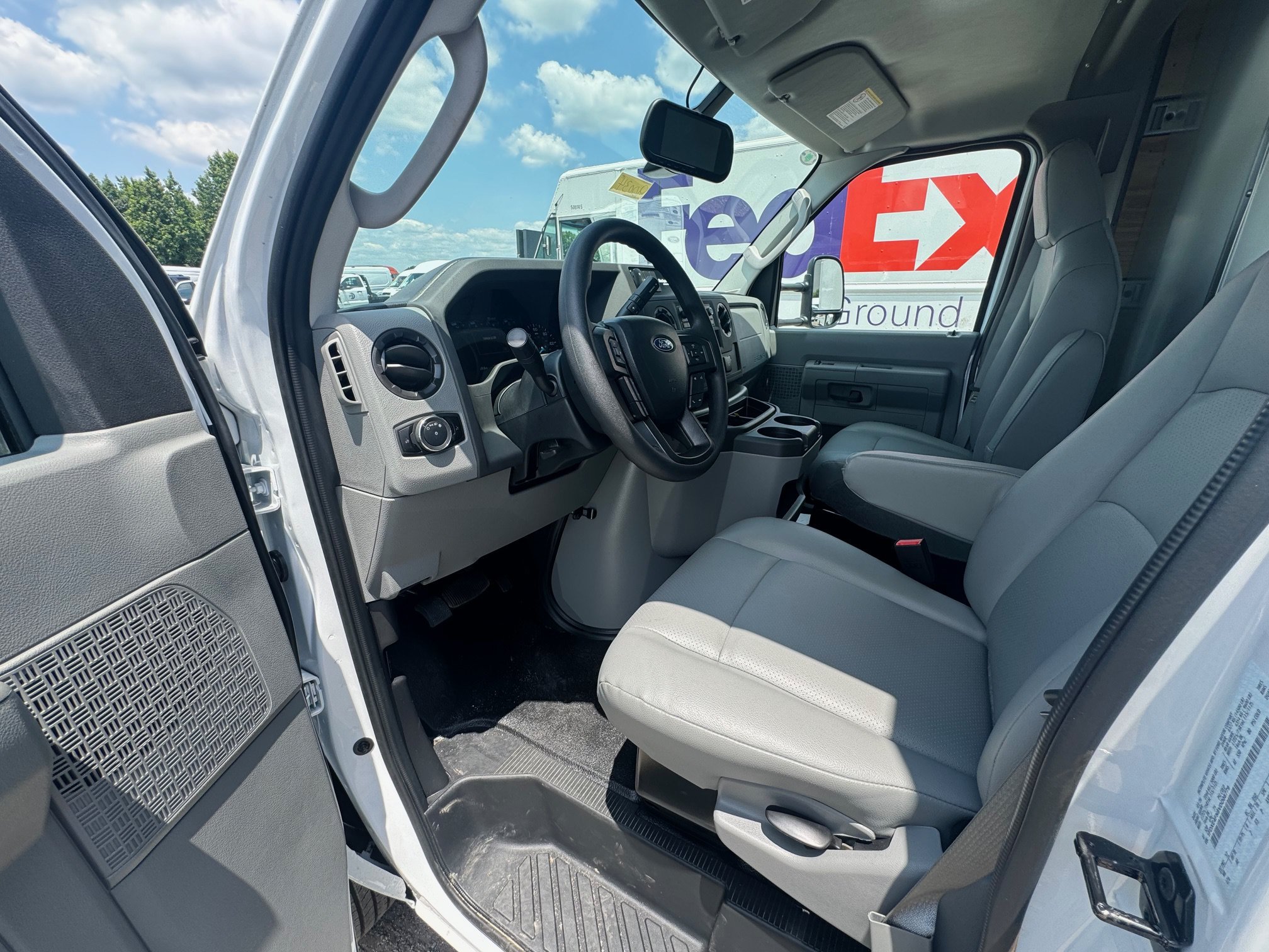 New 2027 Oxford White Ford E-450 DRW image 2
