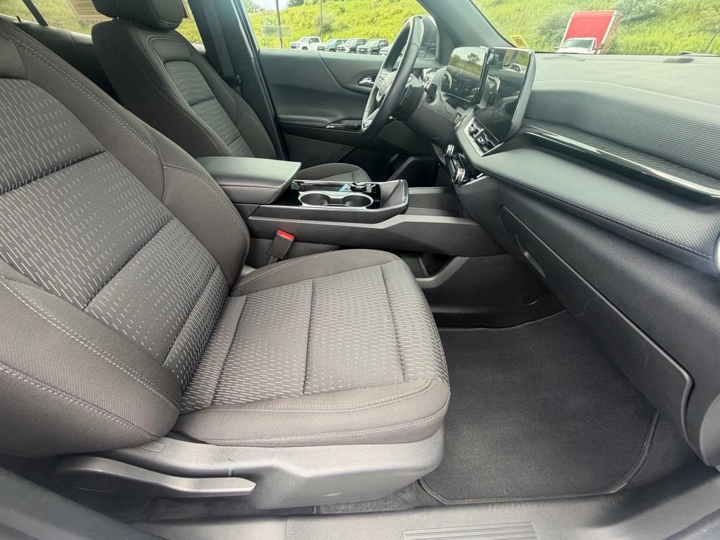 Used 2026 Summit White Chevrolet LT image 38