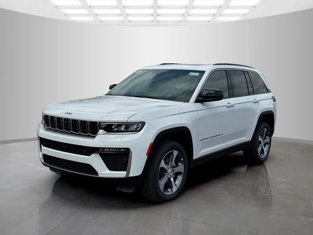 New 2026 Bright White Clear-Coat Exterior Paint Jeep Limited image 3