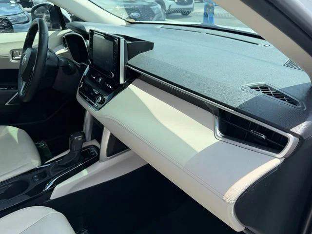 Used 2022 Beige Toyota XLE image 20