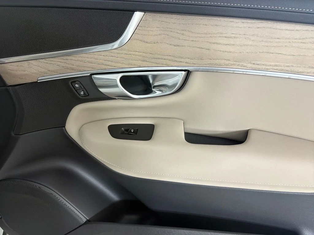 New 2026 Crystal White Volvo Plus image 12