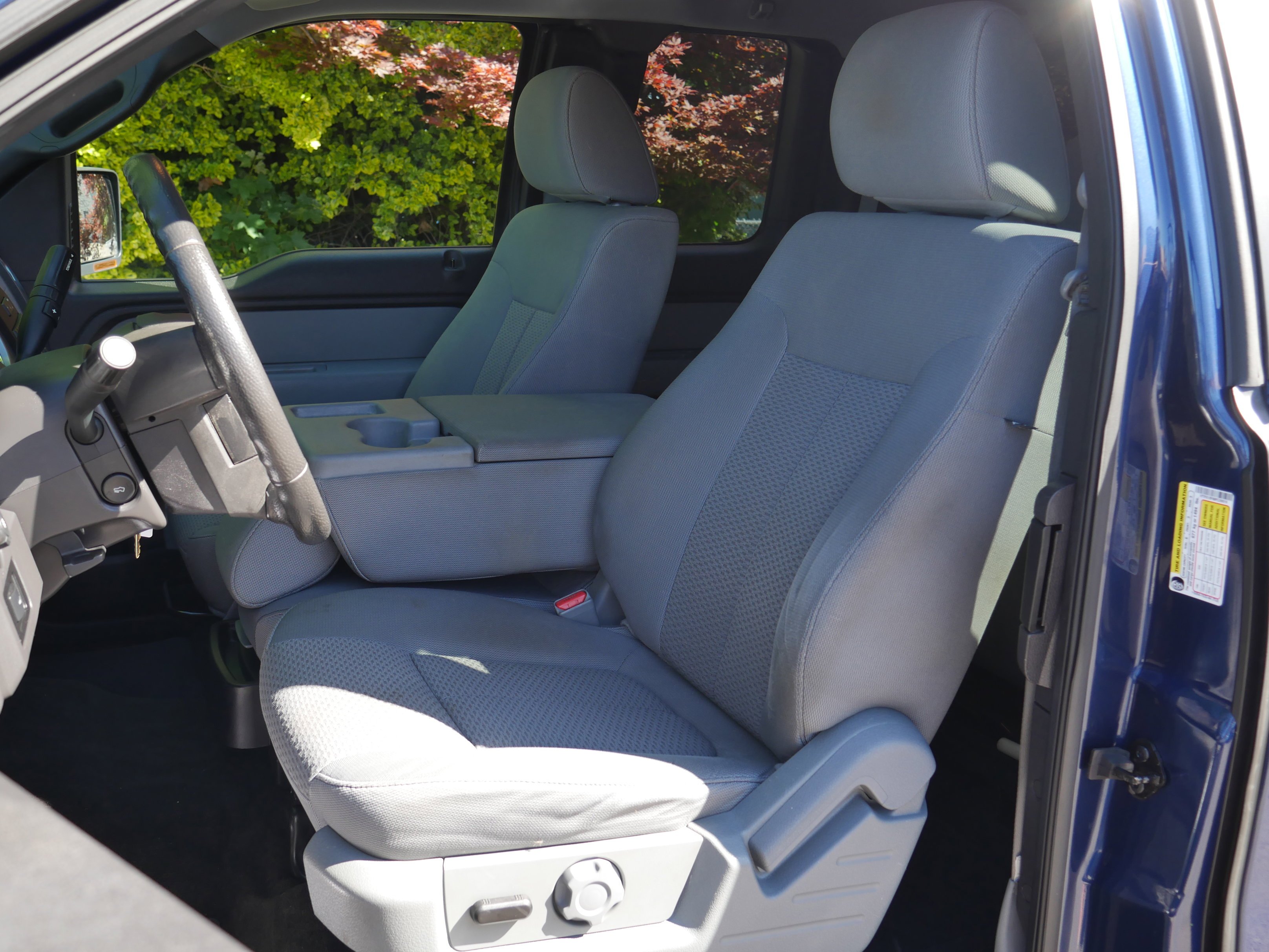 Used 2011 Dark Blue Pearl Metallic Ford XLT image 29