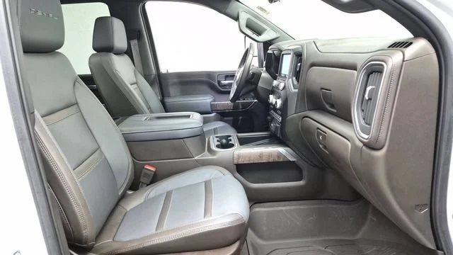 Used 2022 White Frost Tricoat GMC Denali image 30