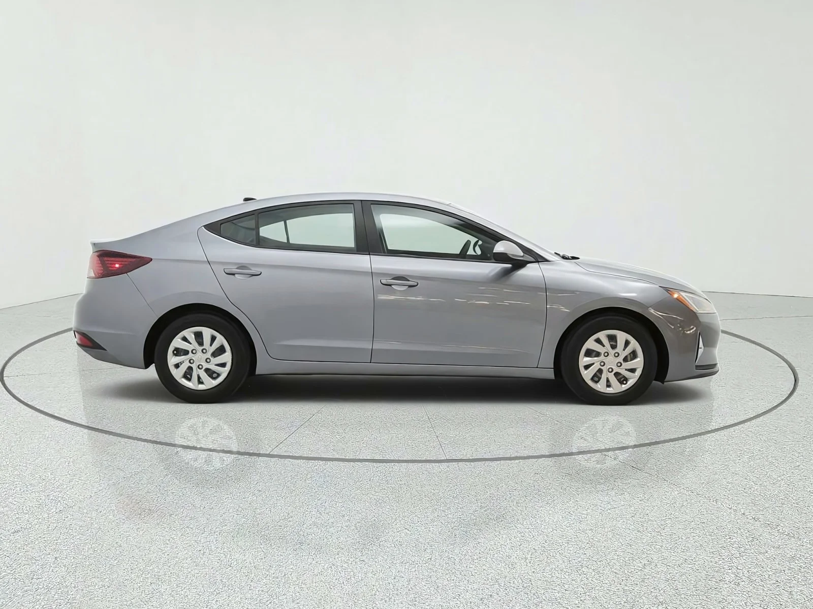 Used 2019 Galactic Gray Hyundai SE Auto image 4