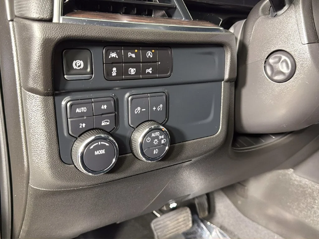 Used 2025 Black Chevrolet Premier image 20