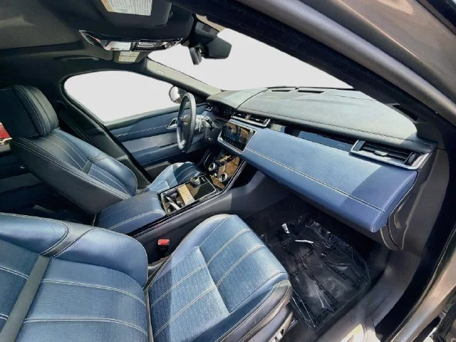 Used 2019  Land Rover R-Dynamic HSE image 33