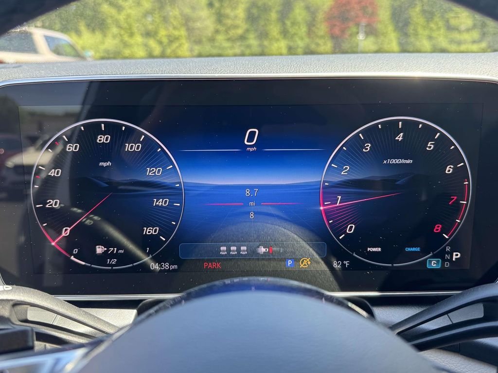 New 2026 Polar White Mercedes-Benz GLC 300 image 3