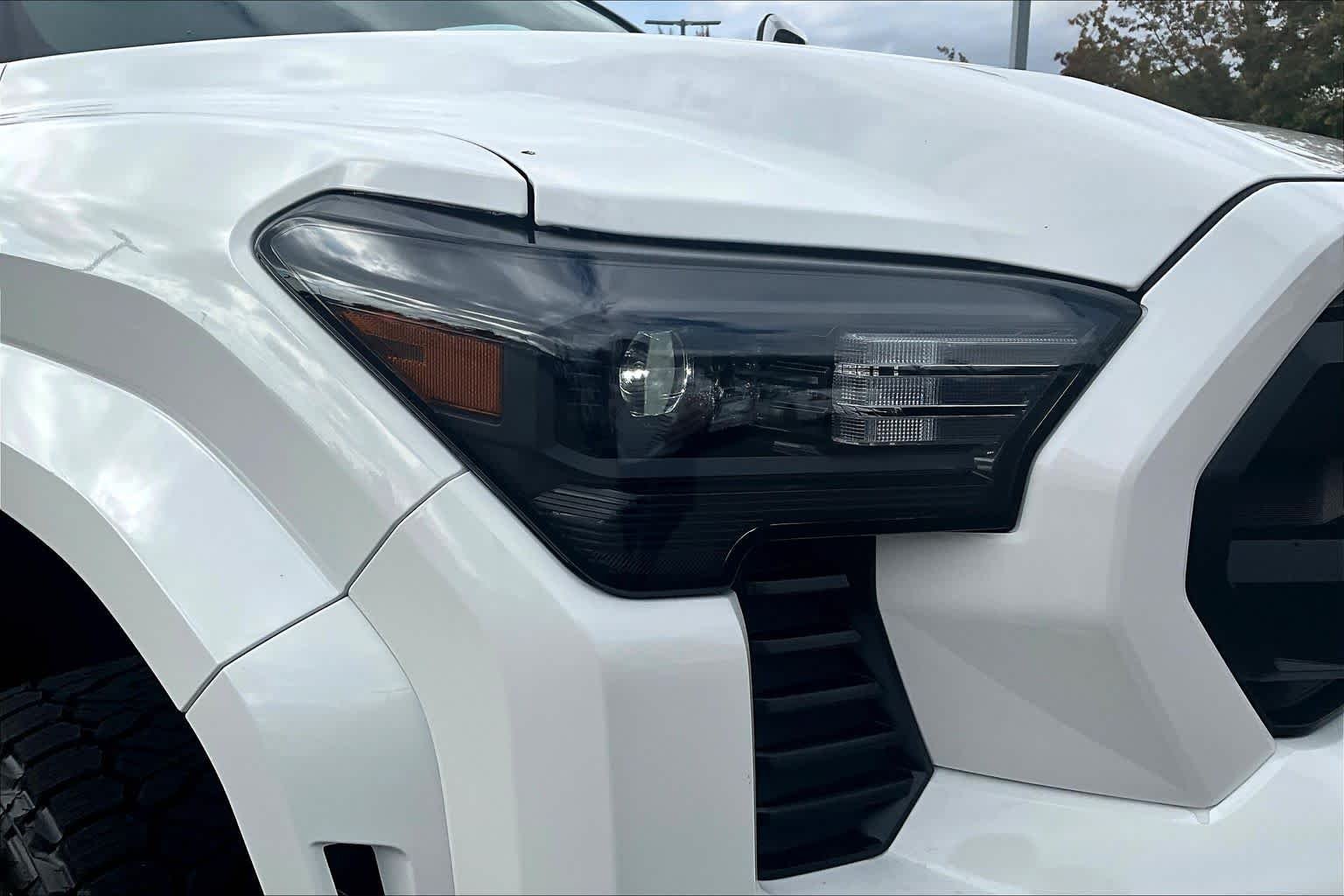 2025 Toyota Tacoma SR5 - Photo 13