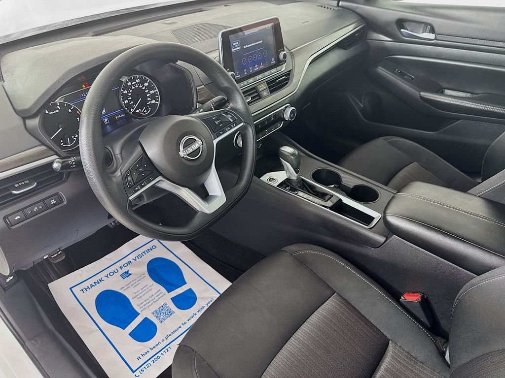 Used 2025 Glacier White Nissan 2.5 SV image 10