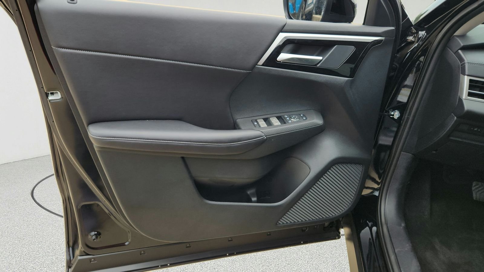 New 2026 Black Nissan SL image 26