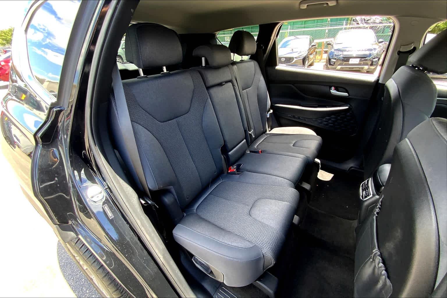 Used 2021 Twilight Black Hyundai SE image 18