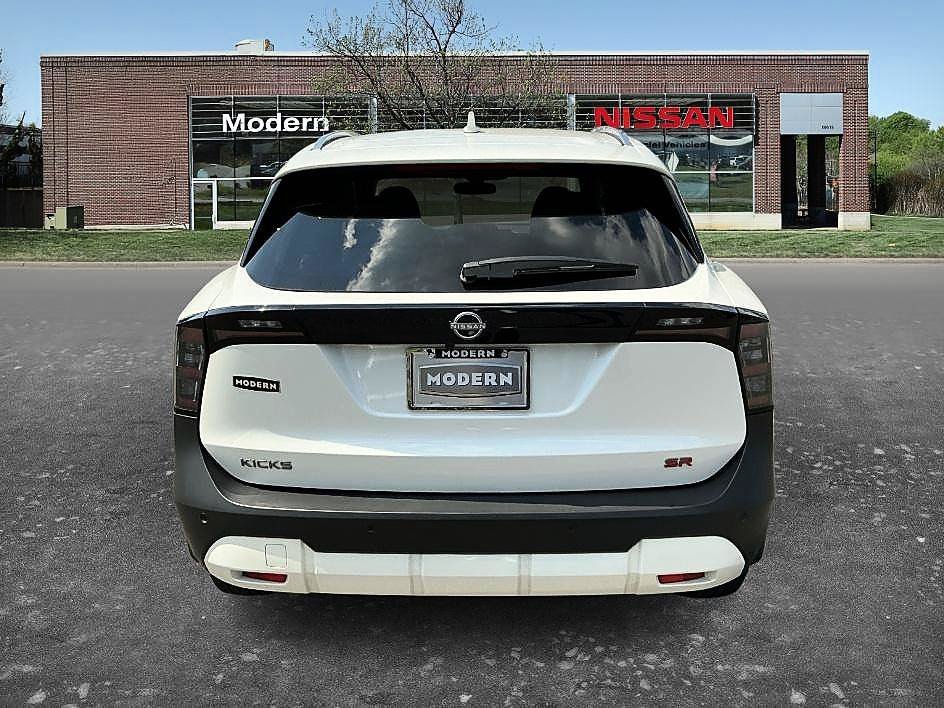 Used 2025 Aspen White Tricoat Nissan SR image 4
