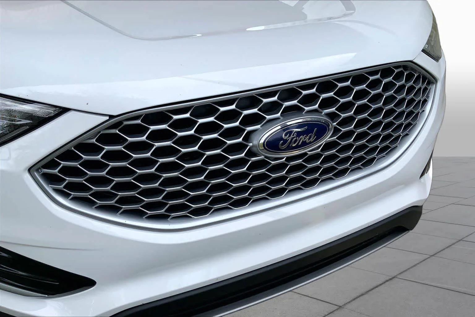 Used 2024 Oxford White Ford SEL image 30