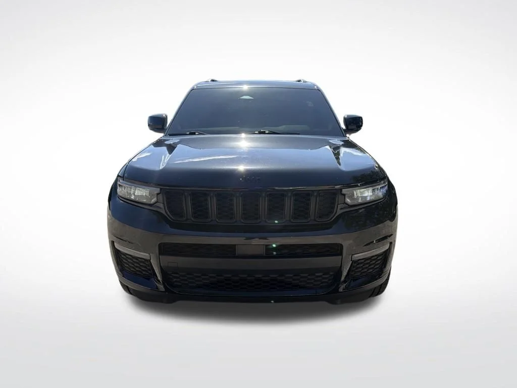 Certified Used 2024 Diamond Black Jeep Limited image 3