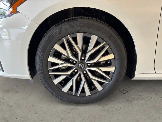 New 2026 White Nissan 2.5 SV image 15