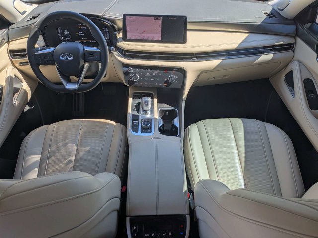 Used 2024 Black INFINITI LUXE image 16