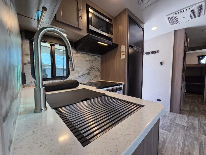 Used 2022 White CROSSROADS 299QB image 6