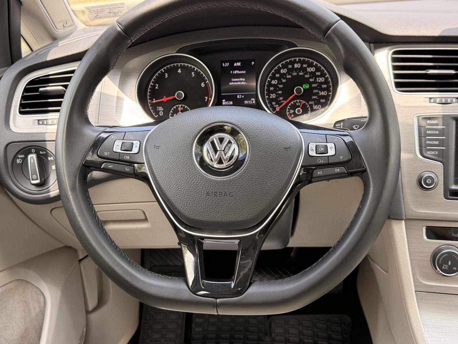 Used 2017 Pure White Volkswagen SE image 25