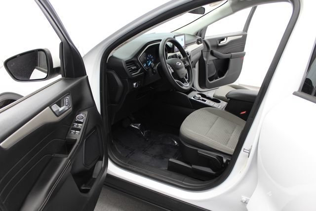 Used 2021  Ford SE image 18