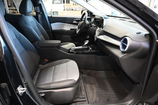 Used 2025 Mosaic Black Metallic Chevrolet LT image 10