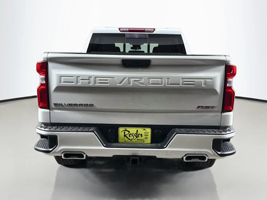New 2026 Summit White Chevrolet RST image 7