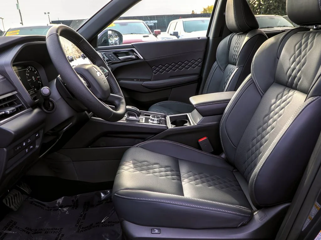 New 2025 Black Mitsubishi SEL image 10