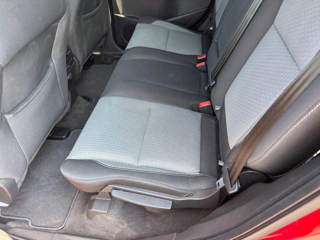 Used 2019 Red Ford SE image 9