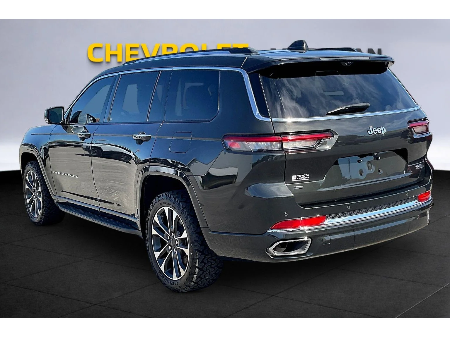 Used 2022 Gray Jeep Overland image 2
