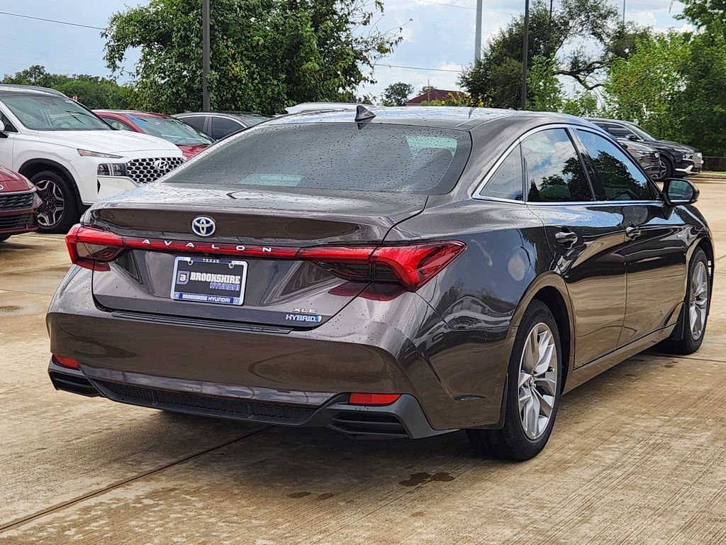 Used 2020 Brownstone Toyota Hybrid XLE image 7