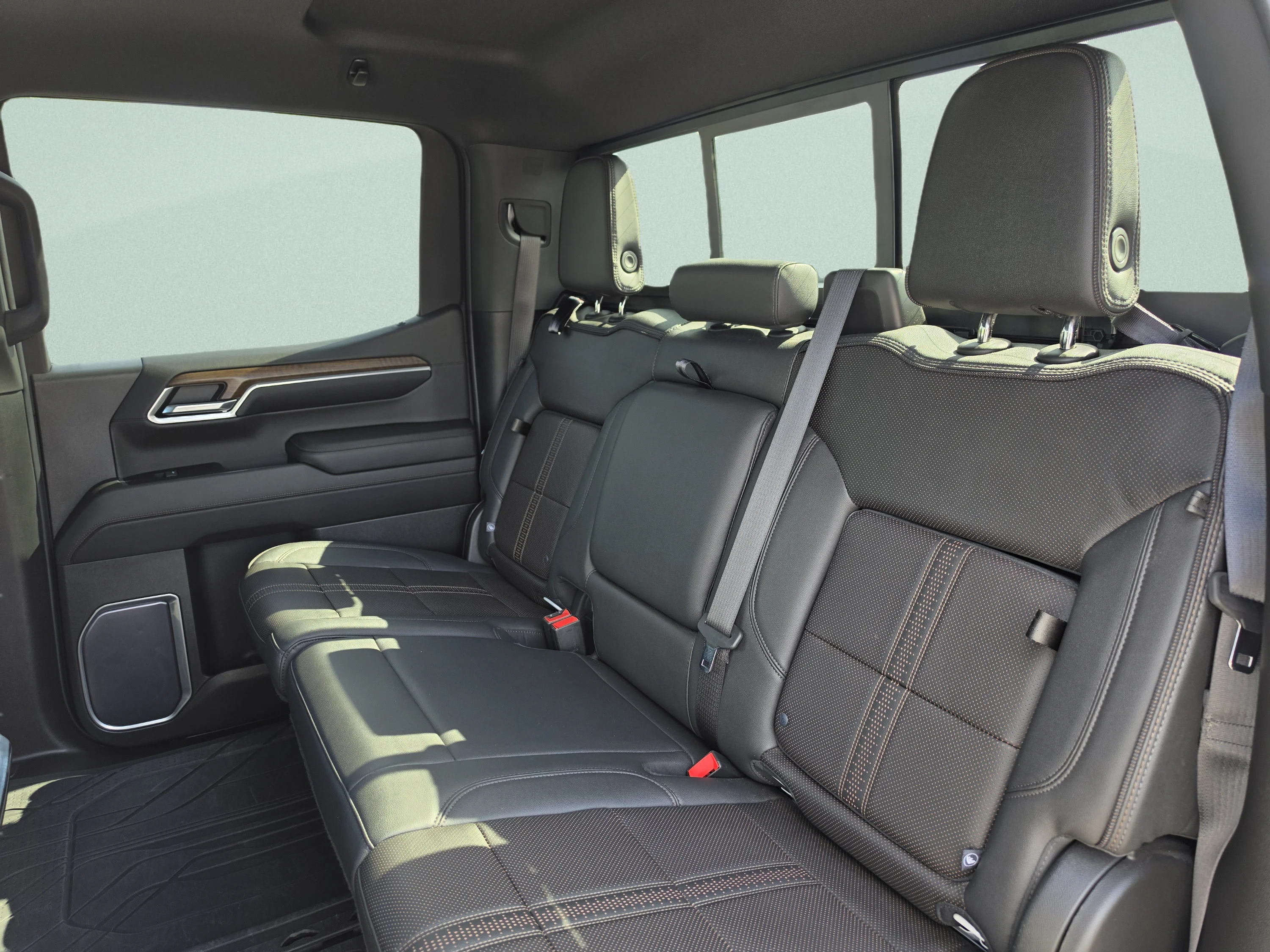 Used 2022 Iridescent Pearl Tricoat Chevrolet High Country image 23