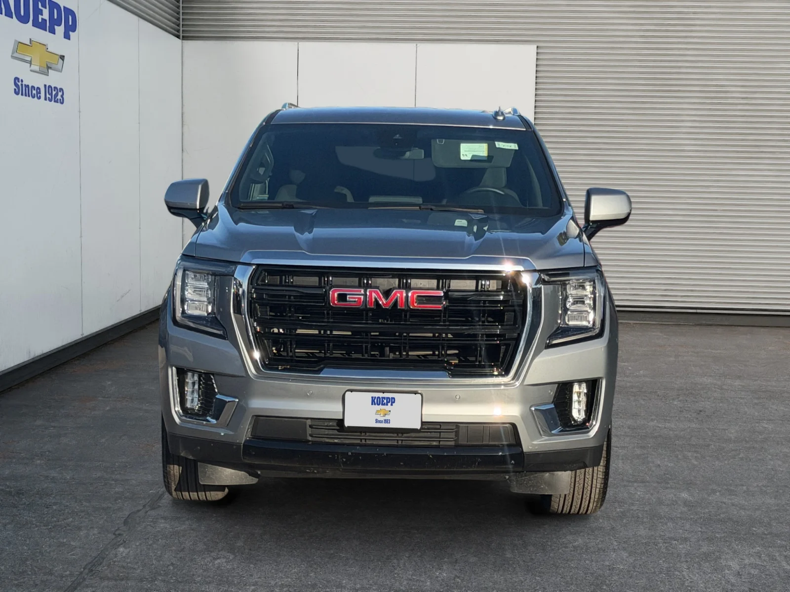 Used 2024 Sterling Metallic GMC SLE image 8