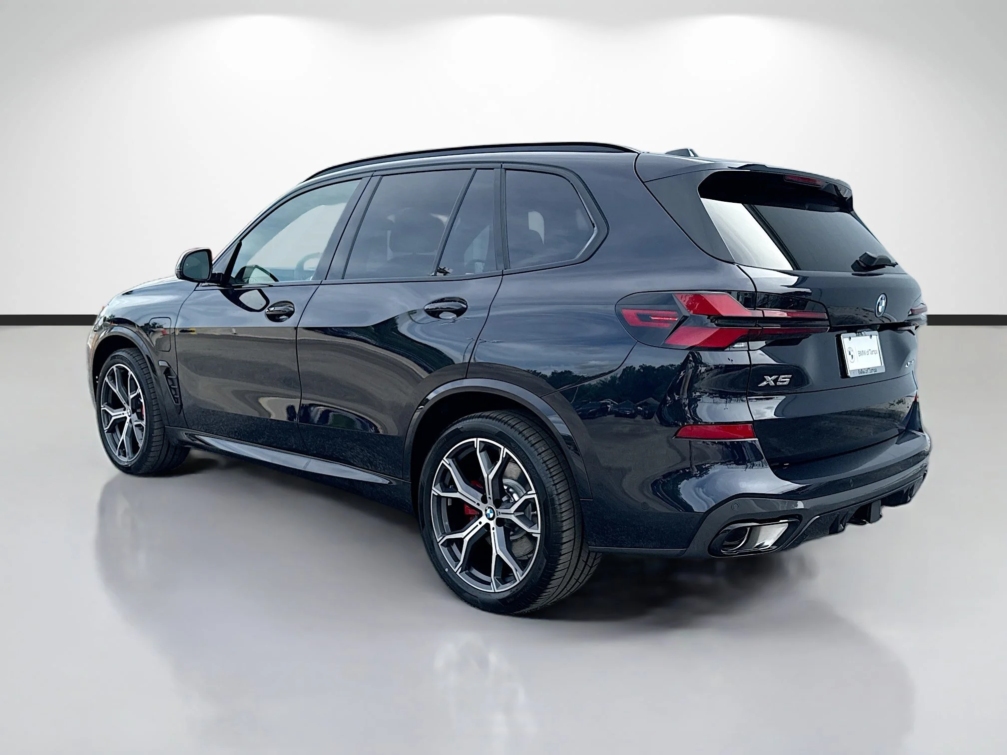 New 2026 Carbon Black Metallic BMW xDrive50e image 5