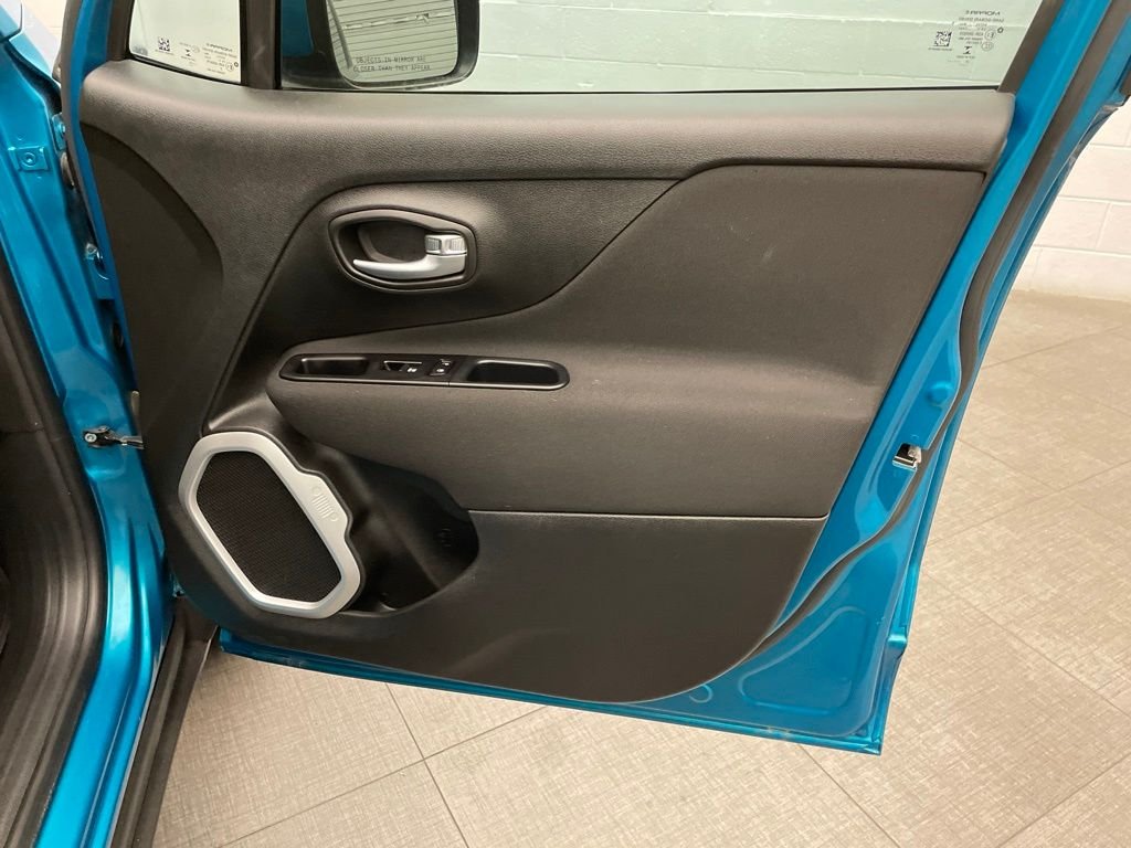 Certified Used 2021 Bikini Metallic Clearcoat Jeep Latitude image 27