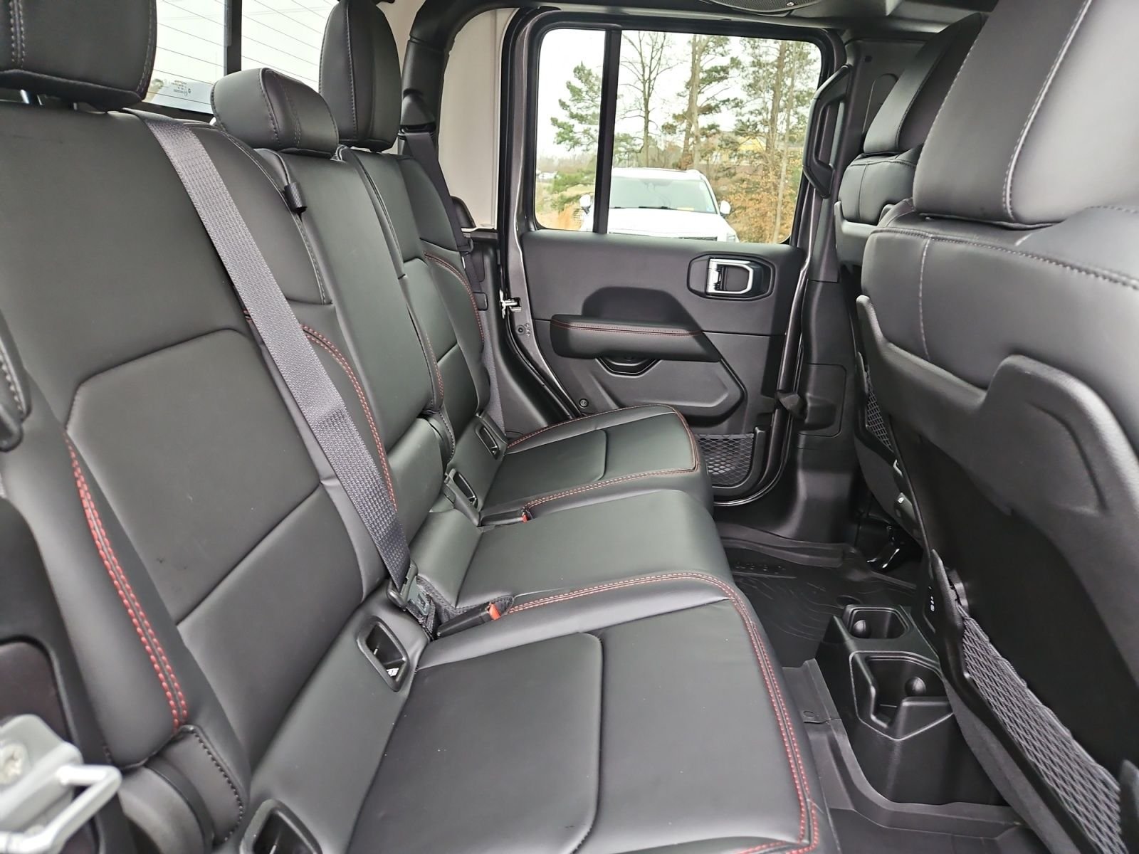New 2026 Granite Crystal Metallic Clear-Coat Exterior Paint Jeep Rubicon image 17