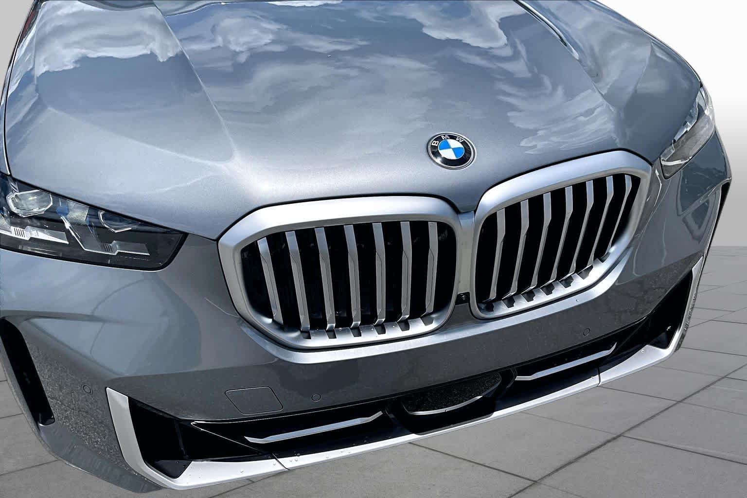 Used 2025 Skyscraper Grey Metallic BMW sDrive40i image 30