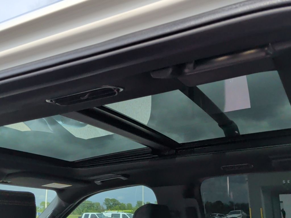 Used 2022 White Ford Platinum image 25