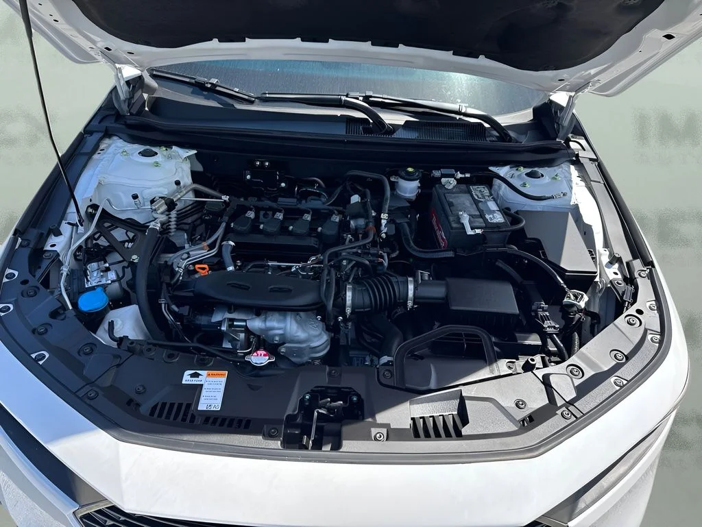 Used 2025 White Honda SE image 29