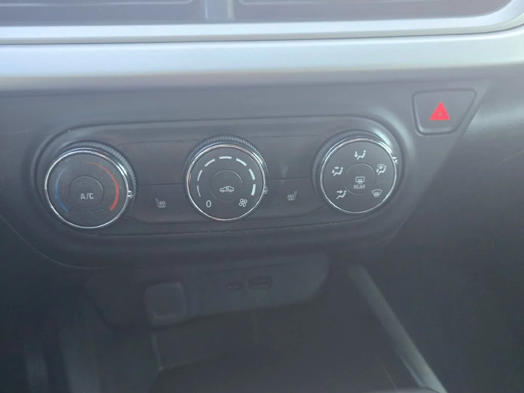Used 2024 Summit White Chevrolet 1RS image 31