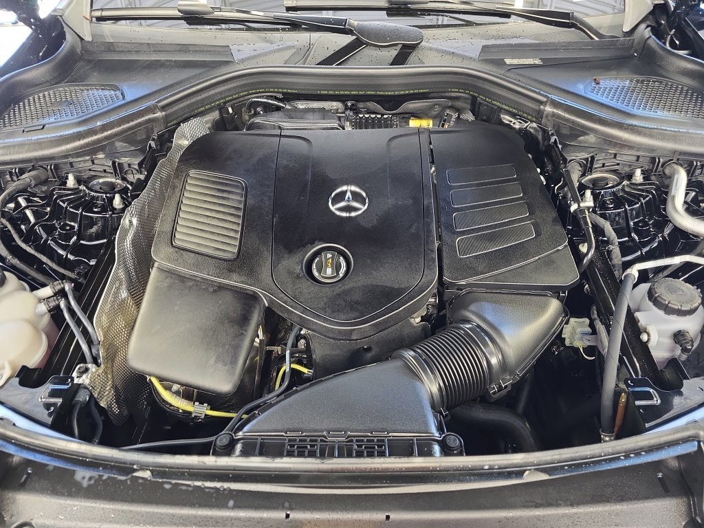 Certified Used 2026 Black Mercedes-Benz GLC 300 image 33