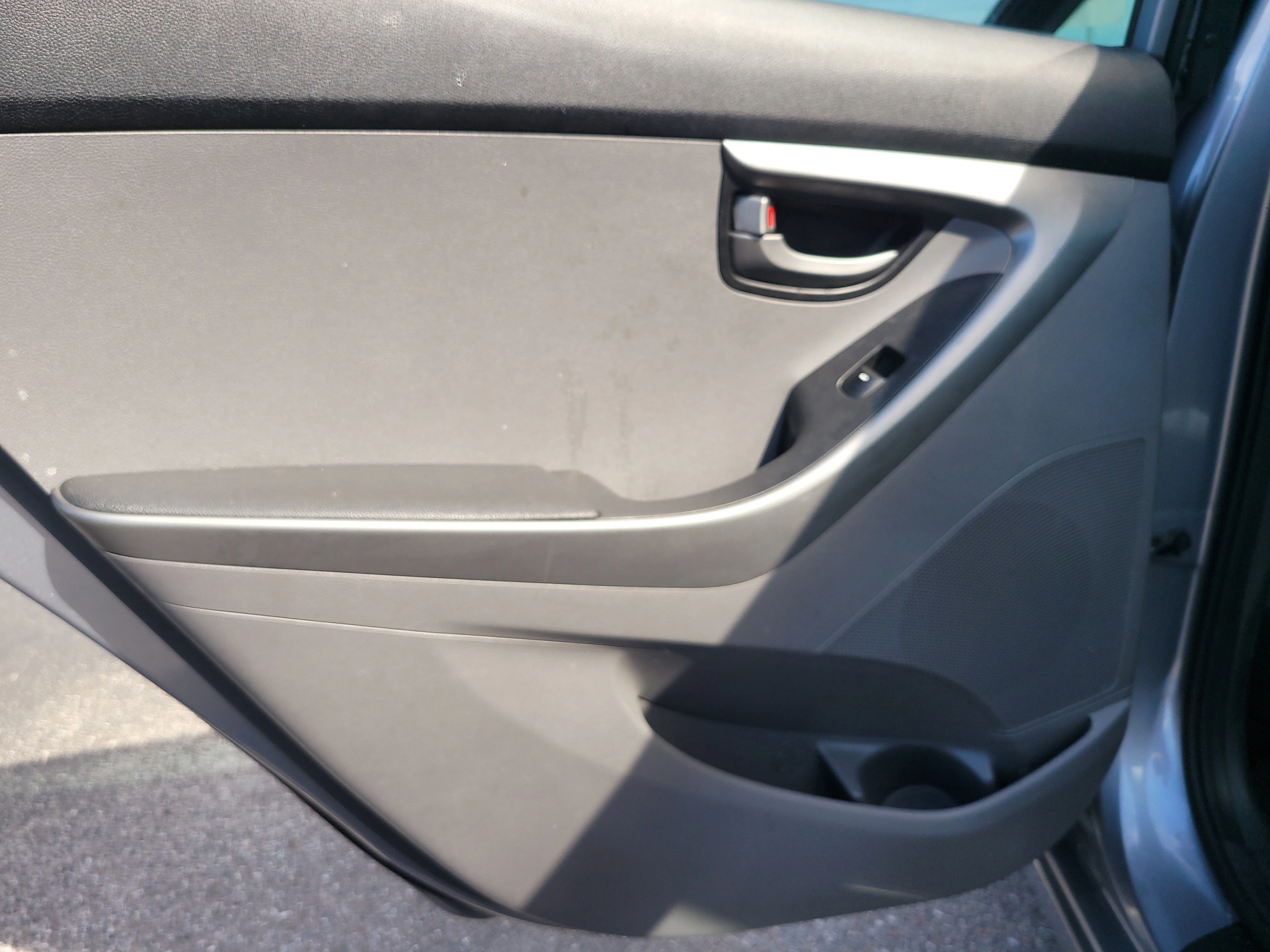Used 2016 Shale Gray Metallic Hyundai SE image 10